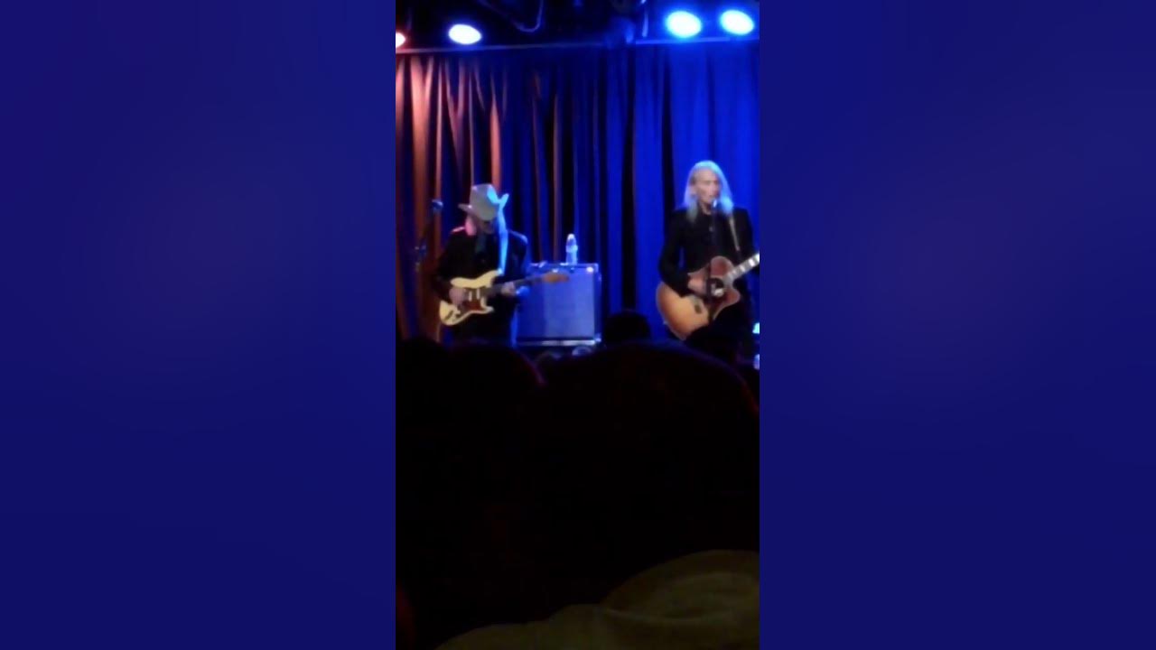 Jimmie Dale Gilmore signs Tonight, I Think I’m Gonna Go Downtown to Dave Alvin’s accompaniment.