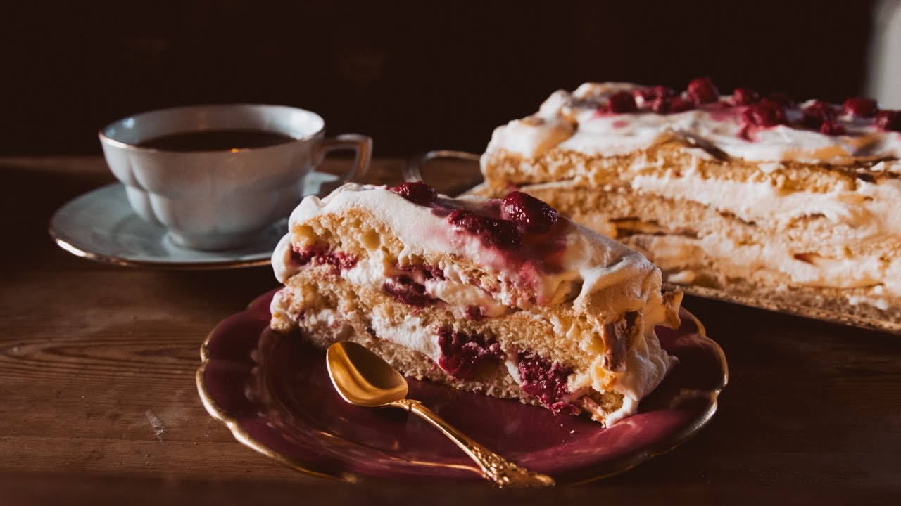 Swedish fika -Ingeborgtårta/Marängtårta (Meringue Cake)