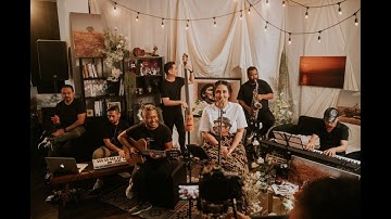 Mutia Ayu Ft. The Bakuucakar - Itu Saja (Mini Showcase)