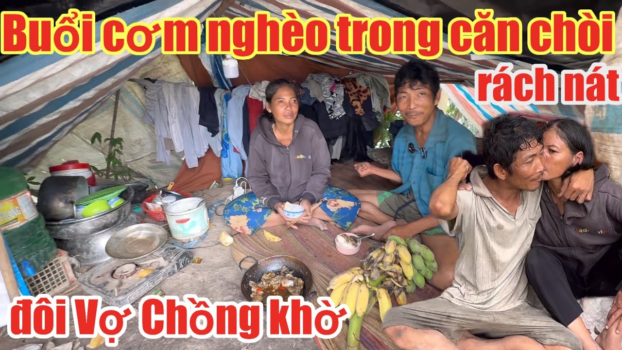 Nhìn mà rơi nước mắt bữa Cơm nghèo đầy tình yêu thương Của đôi Vợ Chồng khờ bán vé Số