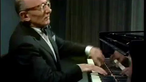 CLIFFORD CURZON SPIELT DIE LETZTE KLAVIERSONATE VO...