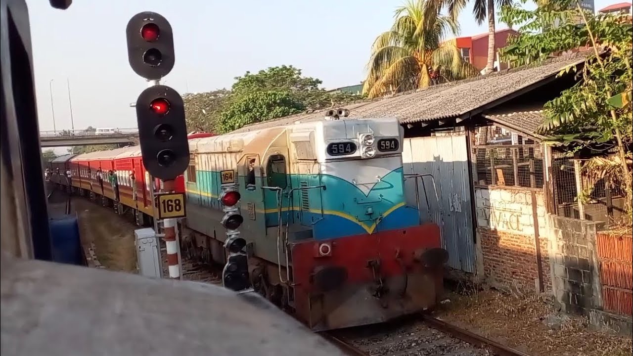Sri Lanka Railway M2B 594 PRINCE EDWARD ISLAND Arriving Gampaha Railway Station With Udaya Dewi