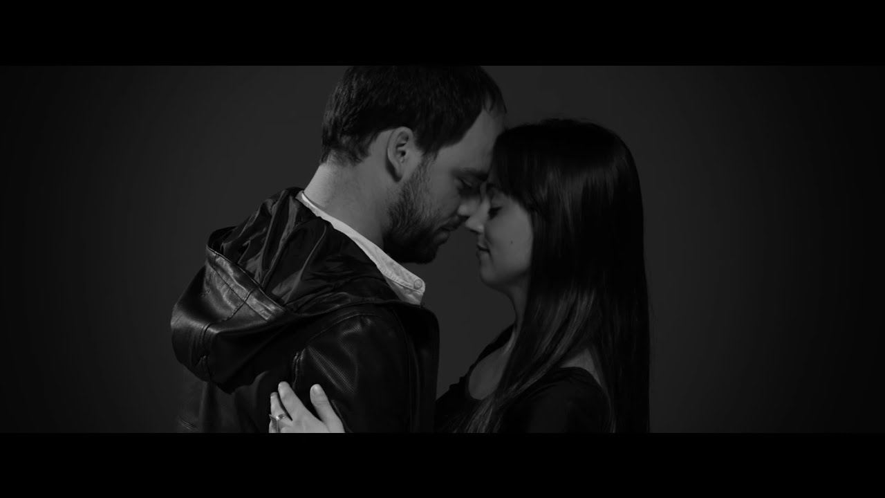 Vos es el nuevo video de La Saga, con dirección de Claudio Mazzuchi y actuación de Soledad Ramírez, de Mala Tuya, perteneciente al nuevo álbum homónimo. Hoy se presentarán en el UnderMovie a las 21:00 hs. Entradas en venta en la boletería de la sala.
