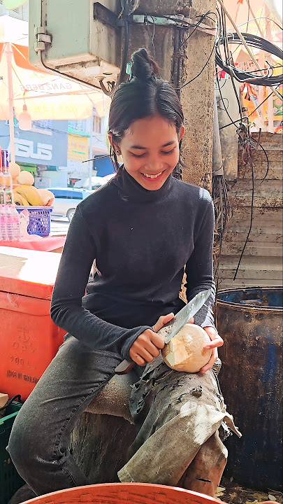 Amazing! Cambodian Girls Coconut Fruits Cutting Skills