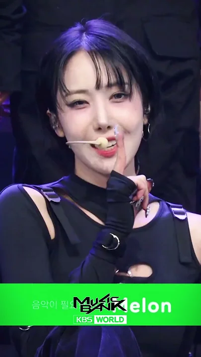 Shhh! - VIVIZ #Shhh! #VIVIZ #ビビジ #비비지 #Shorts #MusicBank | KBS WORLD TV