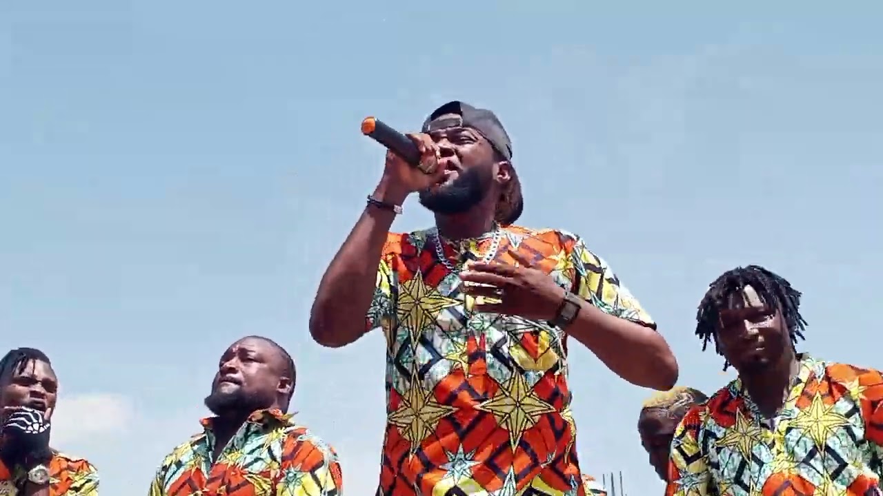 prestation des artistes de la savane aux funérailles de DJ ROMARIC