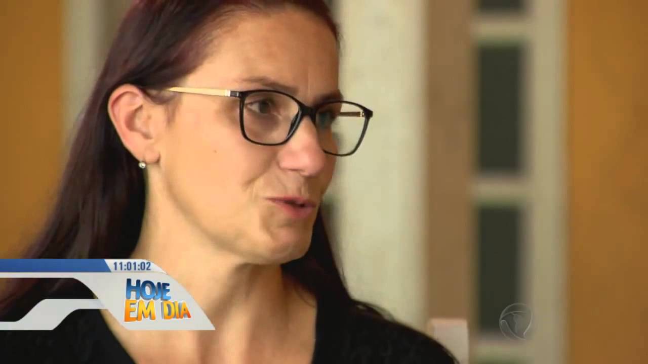 SOS Mãe: Ana Hickmann conhece a rotina de uma mãe de quíntuplos