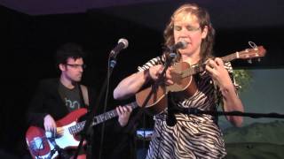 tUnE-yArDs - &quot;Sunlight&quot; (Live at The Natural History Museum in LA  01-08-10)