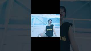 [Q6IX - C.C Performance Version Video] Go listen to Chaehee's chewy rap! 째희의 쫄깃한 랩 듣고 가세요!