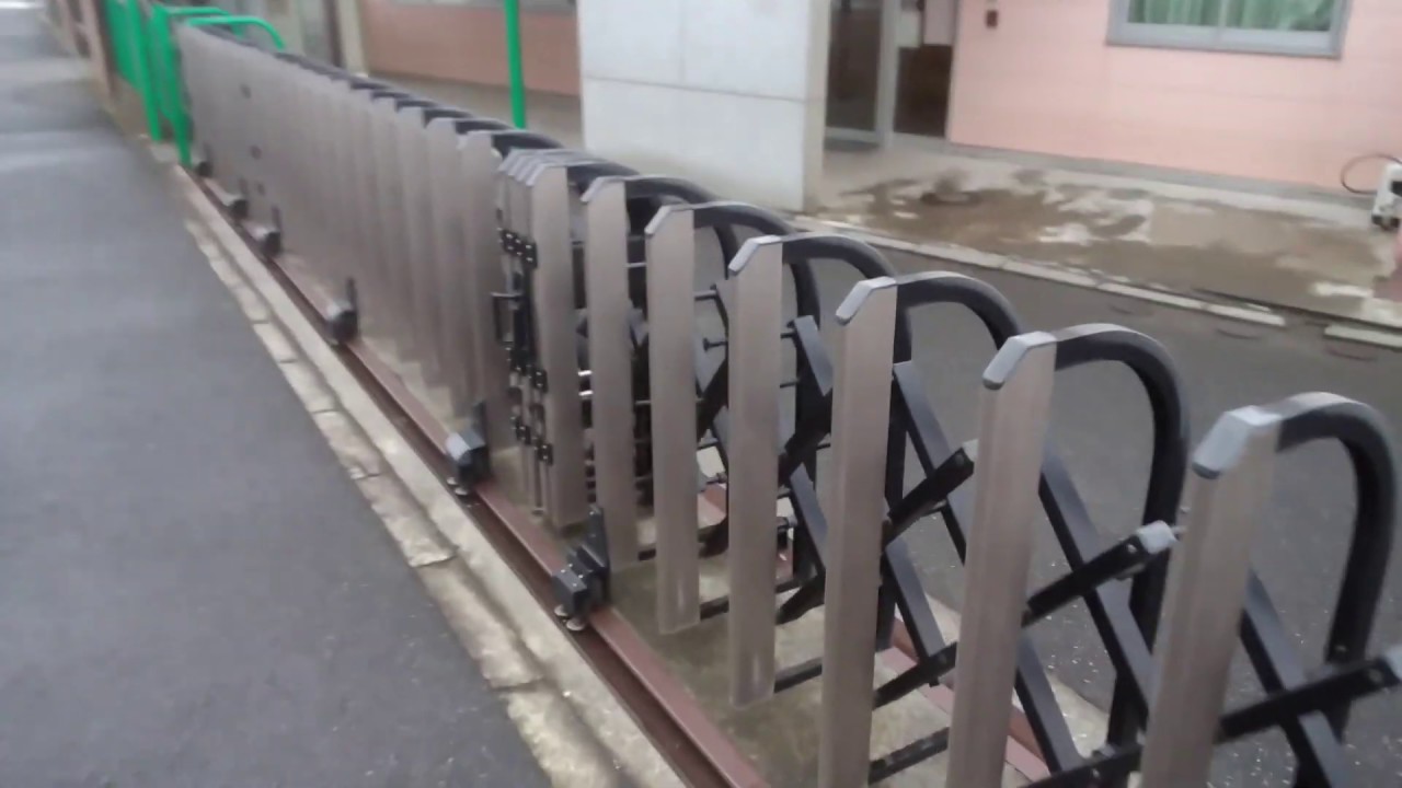 台風で倒れて破損した四国化成 大型伸縮門扉の修理例 Youtube