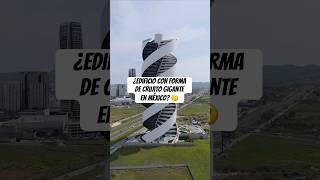 El Edificio Con Forma De Crujito.