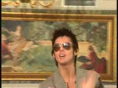 VIDEO Raffaello Scivola Quel Jeans 2 - YouTube