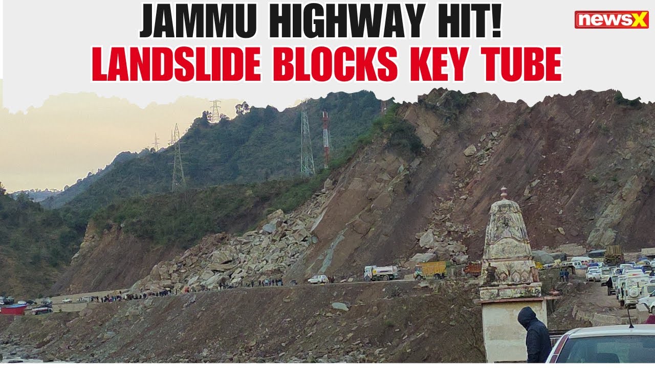 J&K | Landslide Near Dewal Bridge Blocks Kashmir-Bound Tube on Jammu Highway