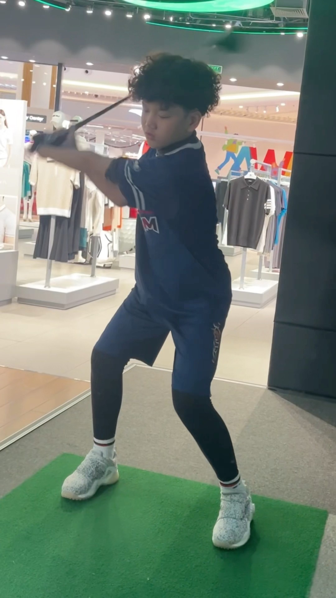 (Golf familyVN) cậu bé có cú đánh fullswing đẹp ?#golf #shorts