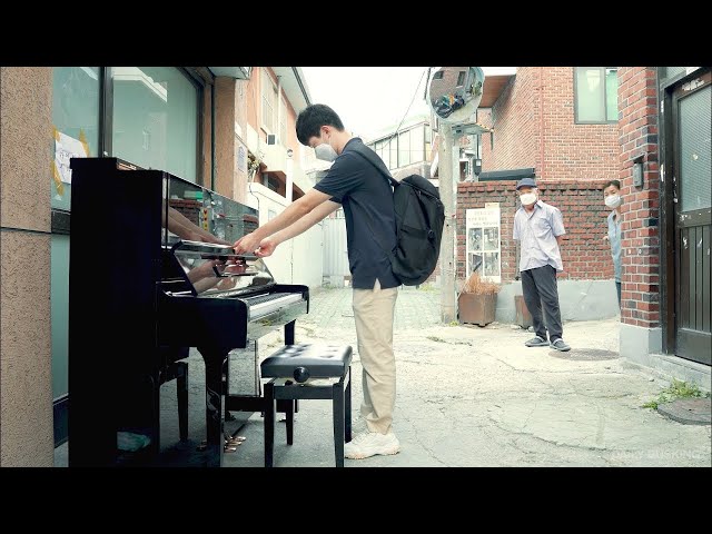 A Boy Finds Abandoned Piano, Suddenly Plays Canon in D In Amazing Way class=