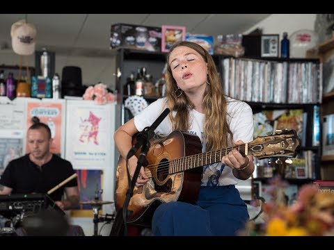 Maggie Rogers - NPR Music Tiny Desk Concert