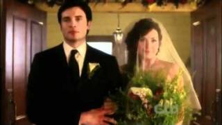 Smallville Season 10 - Finale Clark Lois Walk Down The Aisle