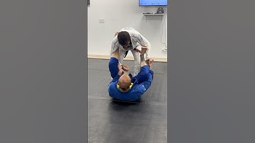 Two ways to pass Lasso Guard 🔥 #bjj #martialarts #explore #grappling