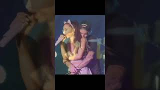 Ariana Grande Avoid Justin Biebers Touch 