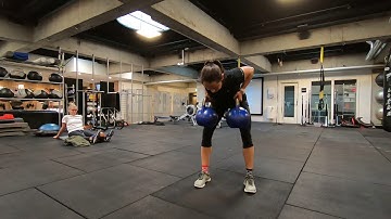 Alternating kettlebell bent over row with isometric hold