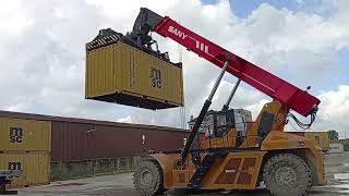 Heavy Machinery Reviews | Reach stacker unloading containers in a Sea Port Terminal 