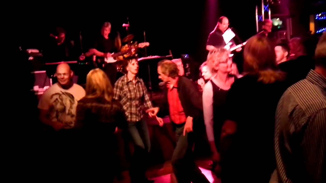 Watch Cest la vie - Dominos (Schusterkrug, 09.10.2010) on YouTube Watch Cest la vie - Dominos (Schusterkrug, 09.10.2010) on YouTube