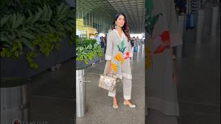 Pooja Hegde Spotted At Airport ✈️ | Stunning Airport Look 😍 | Bollywood Celebs