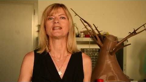 Growbot - Towards a new generation of plant-inspired growing artefacts