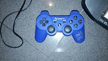 Playing mcpe skywars with a PS3 controller (very hard)