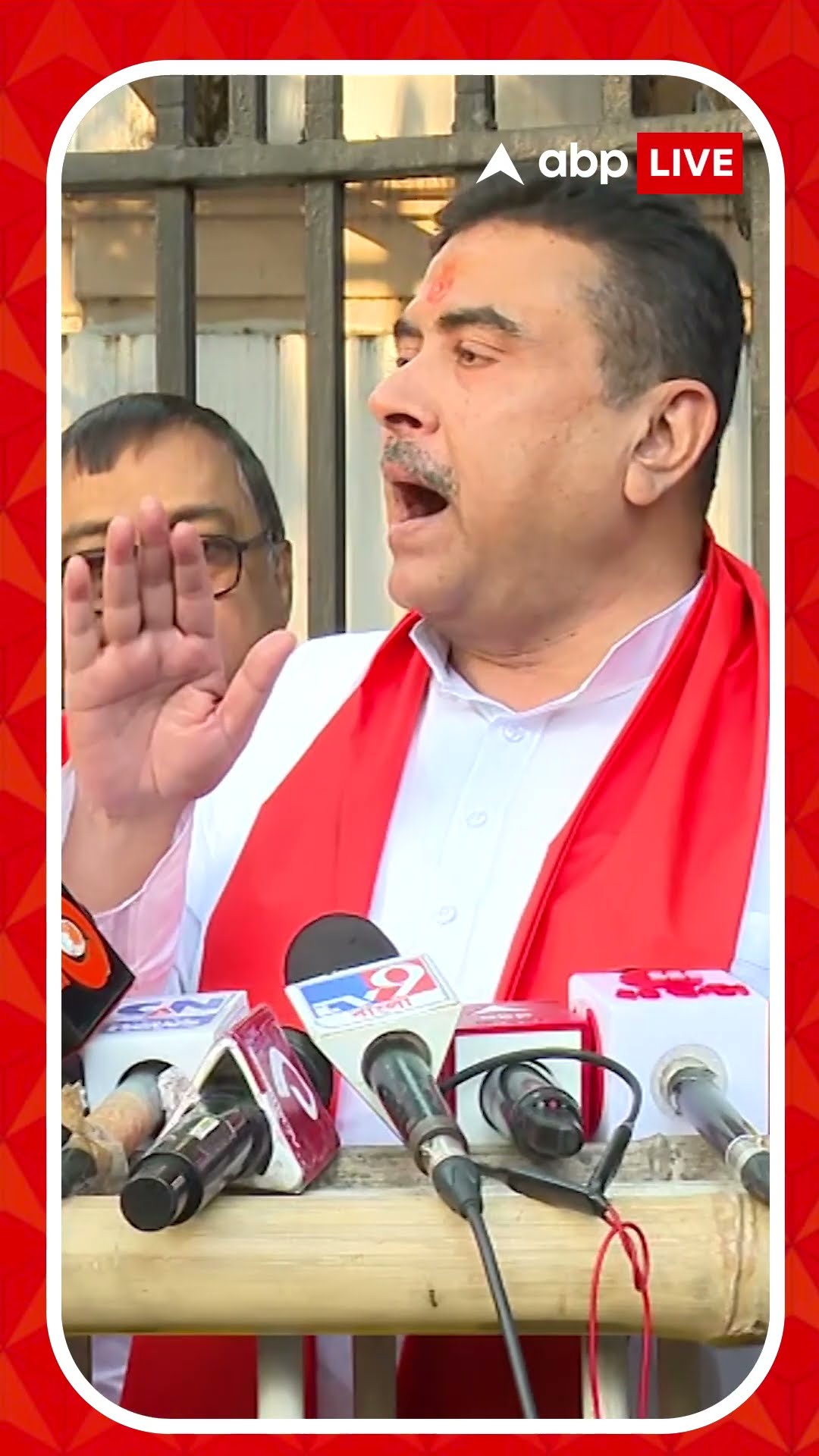 'কেন বস্তার ওপর হাঁড়ি চিহ্ন চাপাচ্ছেন?' কোন প্রসঙ্গে প্রশ্ন শুভেন্দুর?