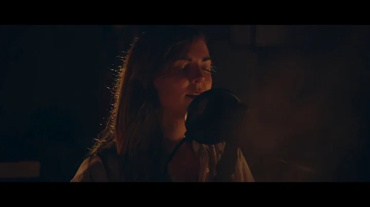 Sophia Ammann plays Leonard Cohen - Hey that's no ...
