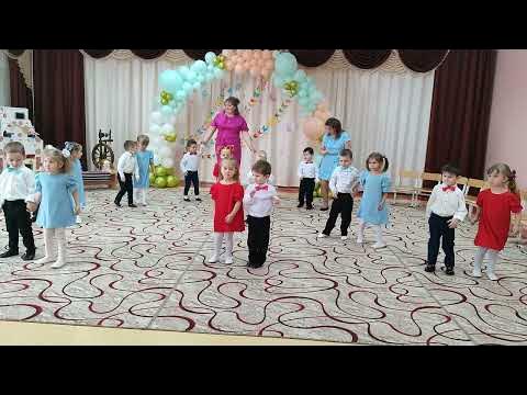 "Мальчик с пальчик, девочка с мизинчик", вторая младшая группа "Пчелка ...