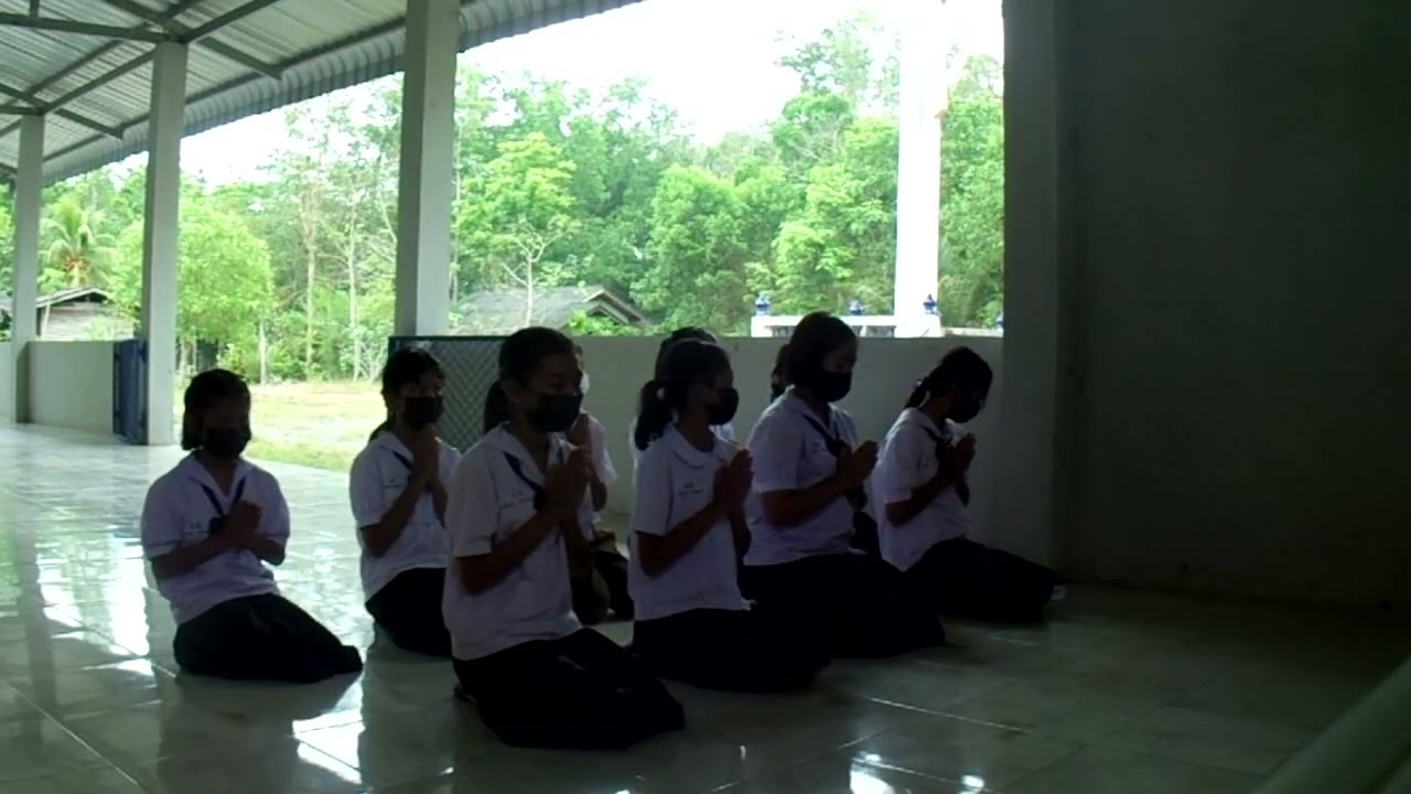 โรงเรียนบ้านกุมแปเเหรียญเงินศาสนพิธีหมู่ระดับชั้นประถมศึกษา๖๖