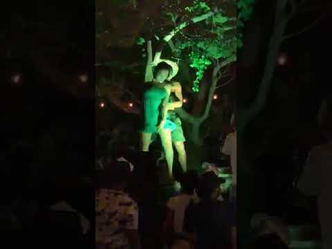 QUERÍAS MÁS chica perreando en la rumba en necoclí