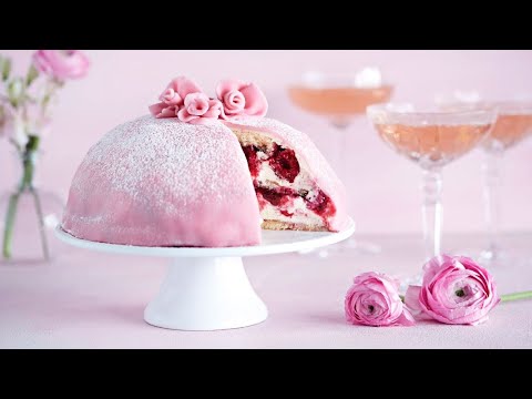 Tein ystävälleni syntymäpäivälahjaksi prinsessakakkun. Tämä on nopea ja helppo versio perinteisestä . 