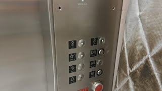 (Food Court Zone) Unknown Hydraulic Freight Elevator @ MacArthur Center, Norfolk,  VA