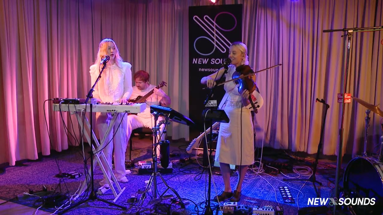 Guarda Gracie and Rachel: "Caroline" (In-Studio) su YouTube Guarda Gracie and Rachel: "Caroline" (In-Studio) su YouTube