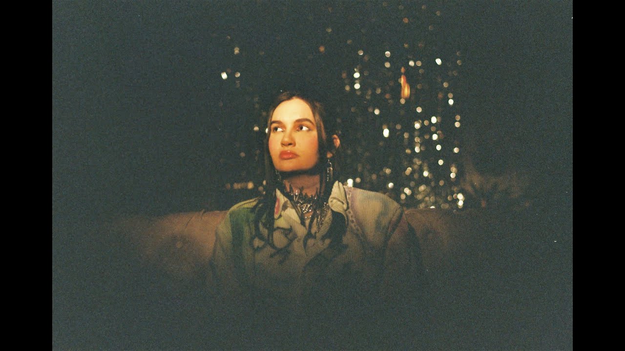 Mine Özgüle - Kayboldum (Official Video)