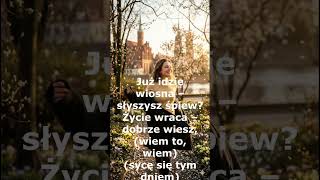 Już idzie wiosna short - Wiosna nie przychodzi do świata — ona budzi się najpierw w Tobie.