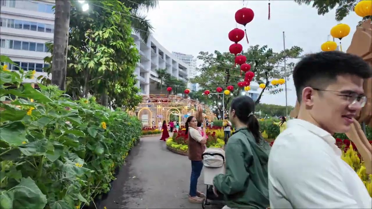 Đi đâu chơi Tết? Ghé ngay đường hoa Phú Mỹ Hưng 🌸