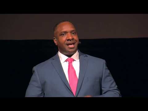 Incorporating Virtual Reality In The Classroom | Mfon Akpan | TEDxTrestleViewPark