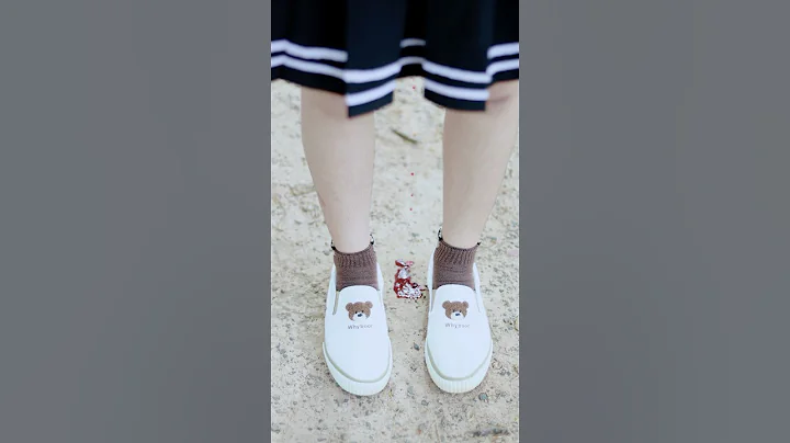 A Girl Was Just Chatting with Friends… Then She Started Bleeding — And They Laughed at Her