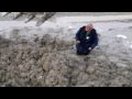Мужик застрял в грязи   A man drowned in Russia in the mud