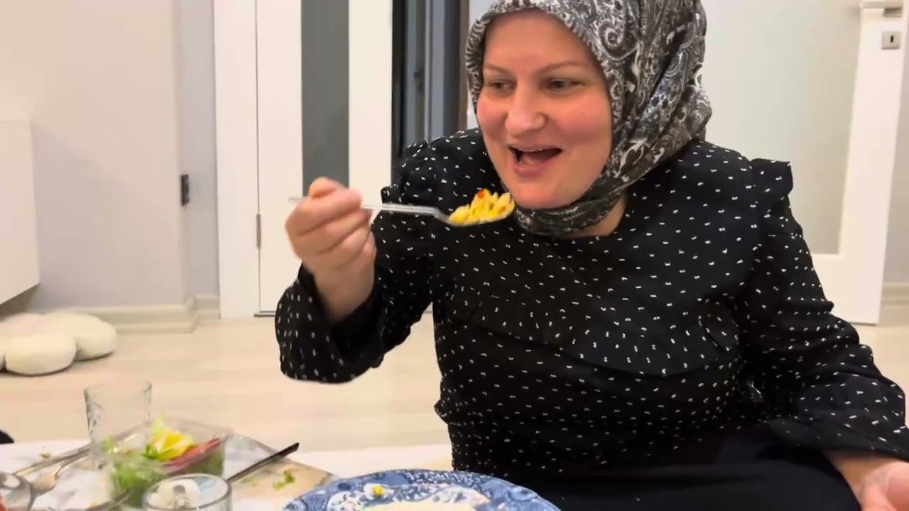 Anne Tarafımla Bir Gün Bol Gülmeli Eğlenceye Hazır Olun