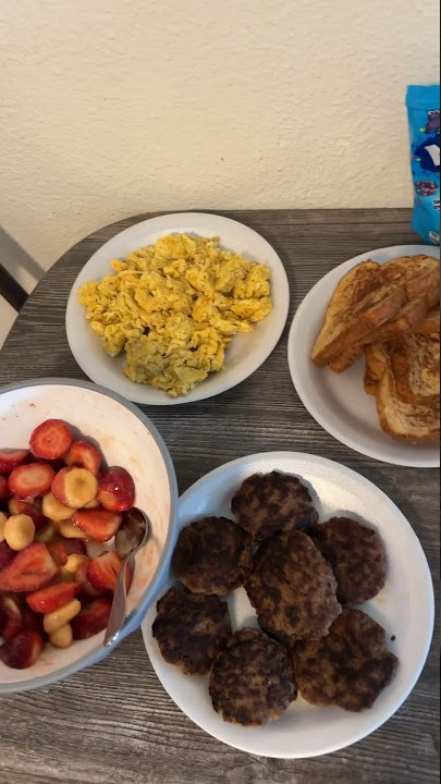 REALISTIC MORNING ROUTINE #shorts #breakfast #singlemom #cleaning