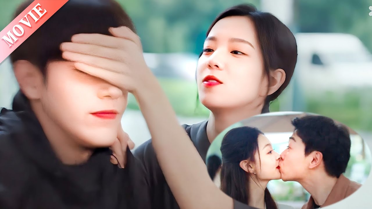 The boss' ex-girlfriend kissed him in front of him, and he became jealous instantly!#cdrama