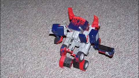 Optimus Prime Leader Class Transformation