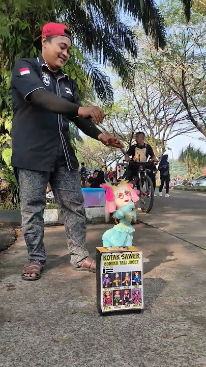 Boneka joget tiktok lucu