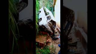 කියමු බලන්න වෑන් එකේ මොඩල් එක?