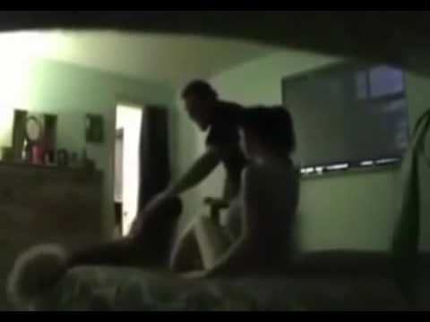 Video esposo pone camara oculta en su cuarto y mira lo que ase su esposa